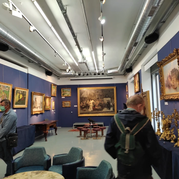 Szocreál és szürrealizmus a Falk Miksa utcában