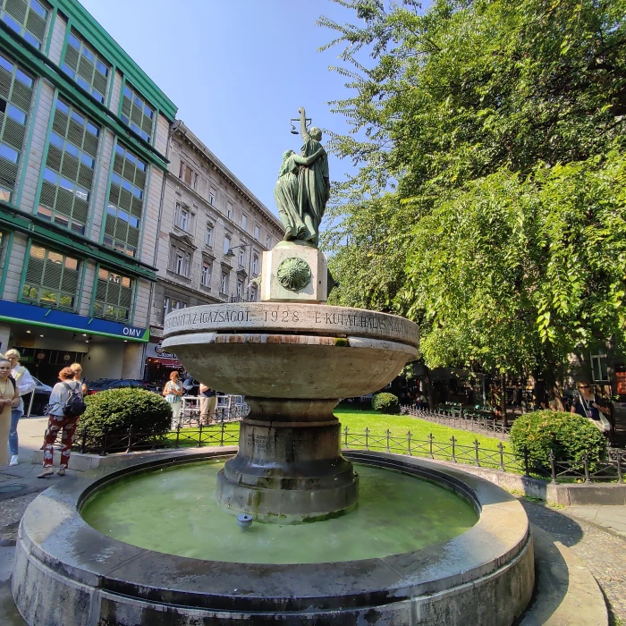 Őszi Tematikus Séták - Palotanegyed a Baross utca felől