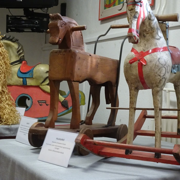 Hintalovak - a játékszertől a műalkotásig, Dr.Ladó Mária és Dr. Tóth Ferenc Imre kiállítása - beszélgetés és workshop