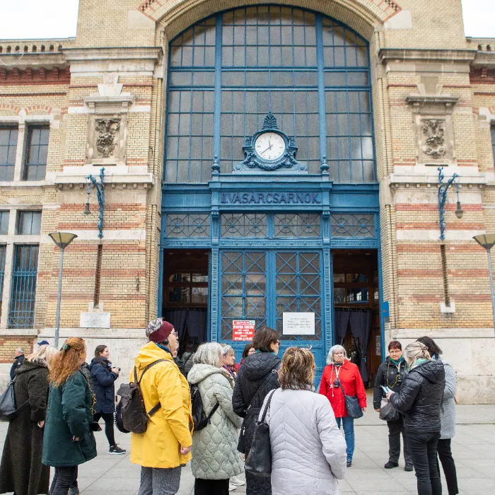 Régi sztorik, új ritmus – séta a Rákóczi téren  - Őszi Tematikus Séták