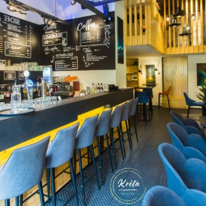 Forralt bor vs. rumos forró csoki - Kréta Bisztró