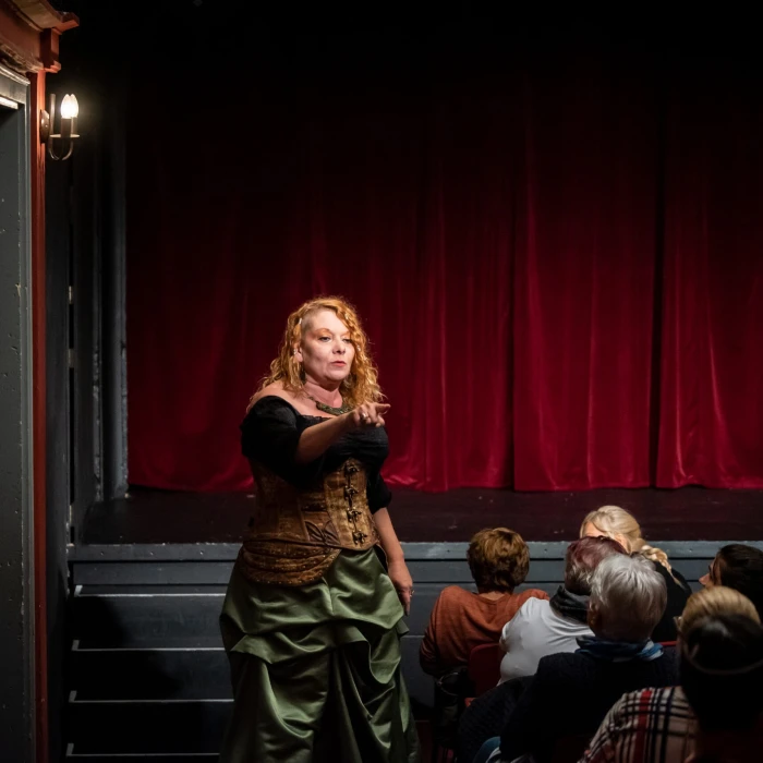 Kurtizánképző 12.03