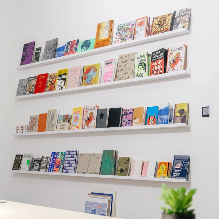 Lapozz bele! / Könyvlapozgatás és vásár forralt borral - Szerkesztőség