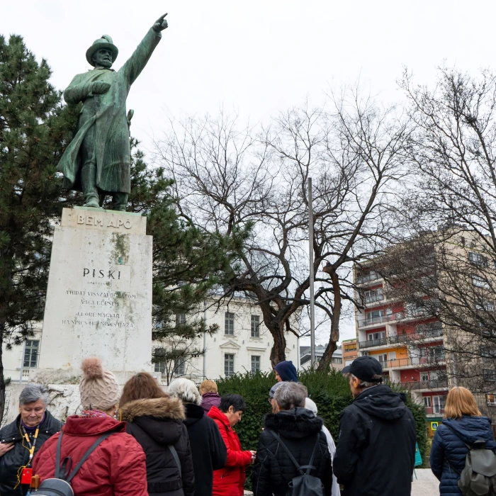A Duna tükrében – könyv és kávé a Margit-negyedben