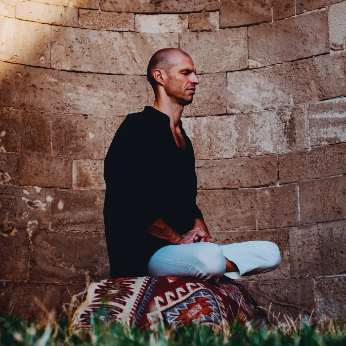 A Levegővétel Művészete: Légzéstechnikai Workshop és Ceremónia Hangutazással