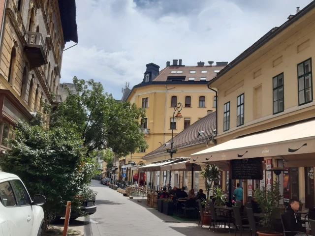 Az üzletek fele zárva maradt a bevásárlóutcákban