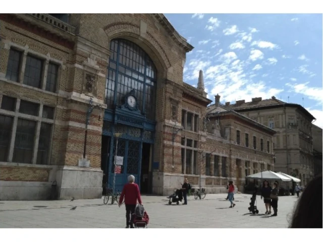 The pub scene in and around Rákóczi Square, Budapest