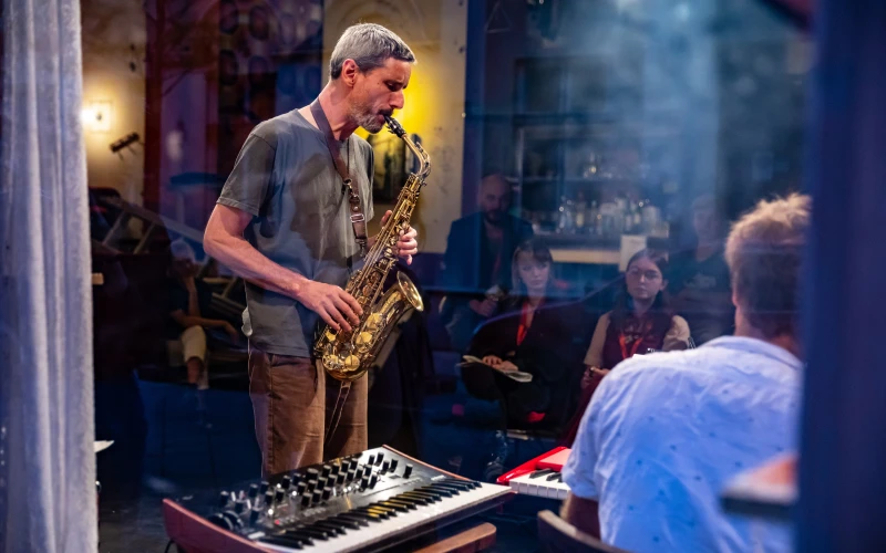 08_0925_reSTART_koncert_Vaczi_Daniel_Grissonic_Trio_Kettospont_Szinhaz-Foto-Olah_Gergely_Mate