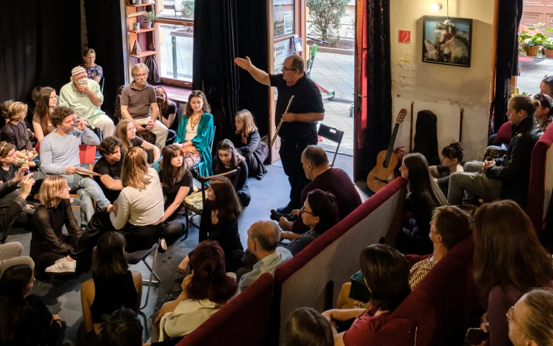 12_0926_reSTART_konyvbemutato_koncert_Papp_Gabor_Kettospont_Szinhaz-Foto-Vass_Laszlo_Adam