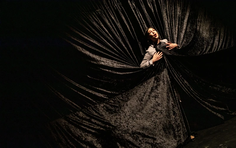 15_0926_reSTART_eloadas_Senki_se_mer_egyedul_elni_Kettospont_Szinhaz-Foto-Olah_Gergely_Mate