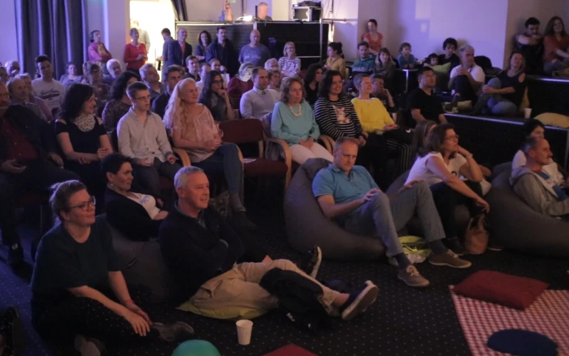 MVI_6002.00_40_33_12.Still034