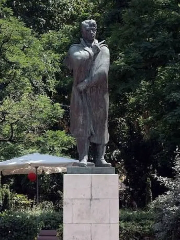 Ady Endre szobra, Csorba Géza alkotása. (fotó: Wikimedia.org_Kispados)