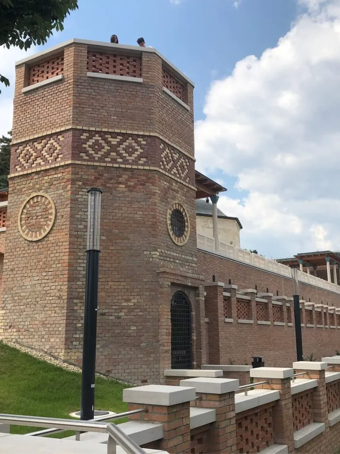 A Gül Baba türbéje egy 16. században épült török sírkápolna és rózsakert, amelynek kilátóteraszáról fantasztikus panoráma nyílik a Dunára és a Margit-szigetre. (fotó: Isztambuli Utazások)