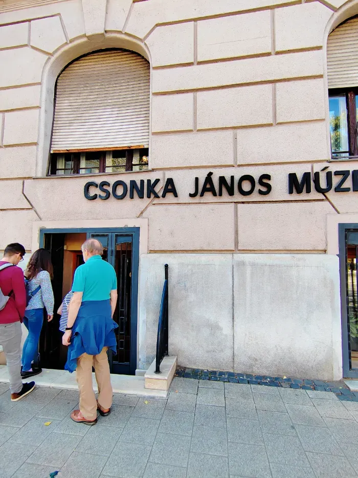 The János Csonka Memorial Museum at 31 Bartók Béla út - this house was once the workshop and machine factory of the famous mechanical engineer, who is credited with the launch of Hungarian car production, the first Hungarian motor vehicle, a motorised letter-collecting tricycle for the Post Office, and co-inventor of the carburettor.
