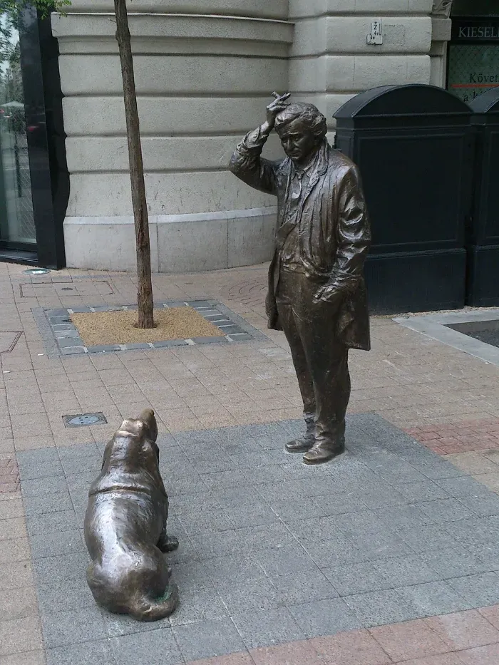 Statue of Peter Falk (by Géza Dezső Fekete)